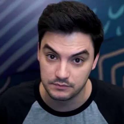 🚨 Veja: l "Sou a favor de uma lei que proíba líderes religiosos de se candidatarem a qualquer cargo político", diz Felipe Neto. Qual a sua opinião?