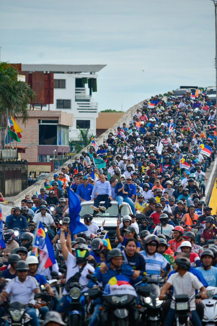 Manuel Rosales le hace un relevo a María Corina Machado para que descanse.

Realizó un recorrido en Barinas en apoyo a Edmundo González, así trabaja la unidad para sacar a Maduro.