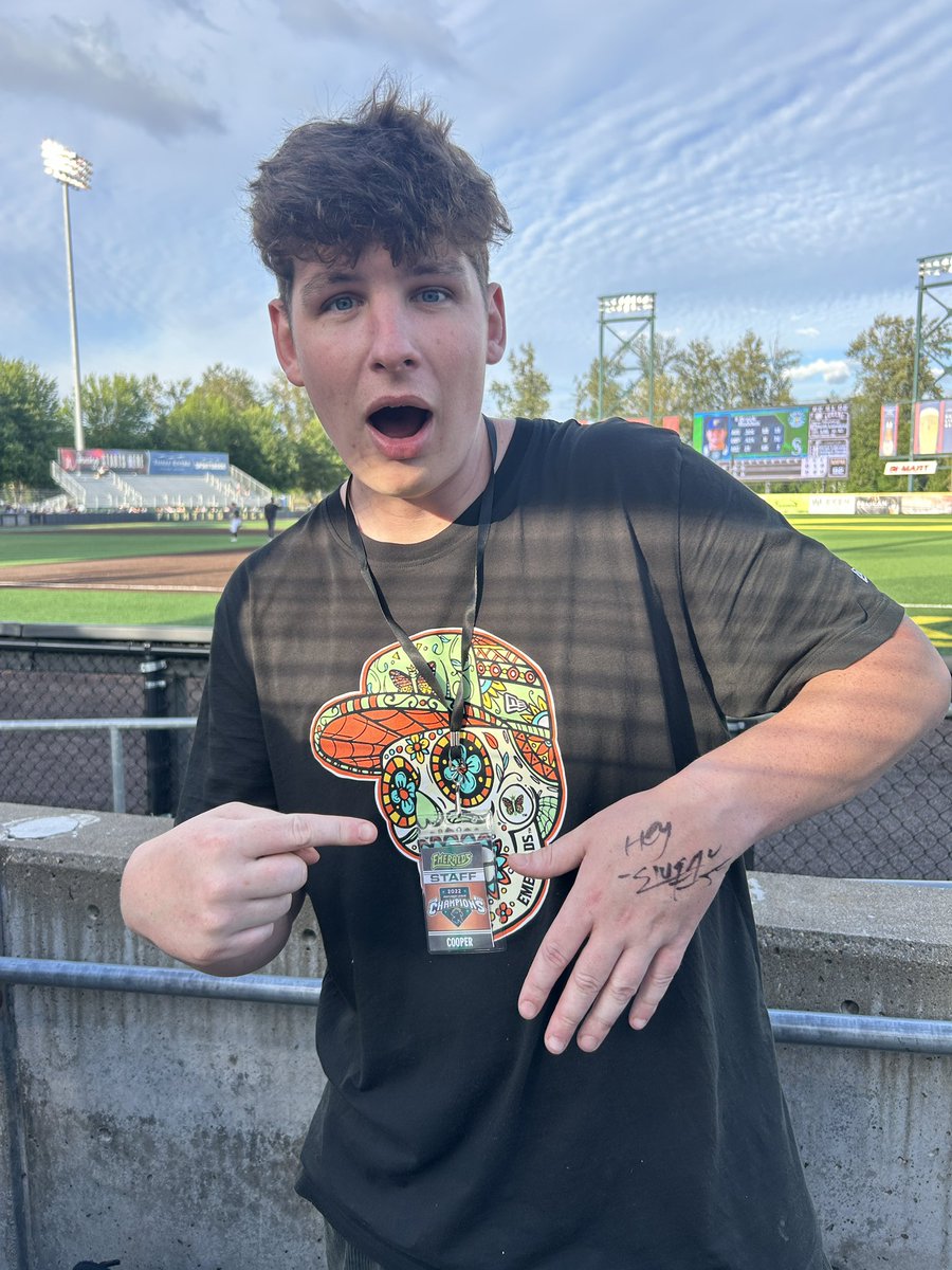 CoopDevilly's tweet image. Never washing my hand again  #RootedHere