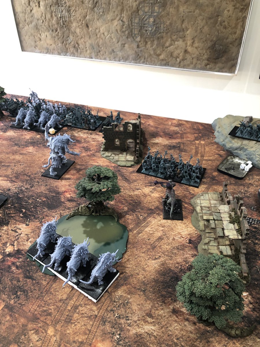 DumbleSnore86's tweet photo. Friend moves up hand gunners and gives my pigs the charge!
Everything else moves up recklessly https://t.co/mar0hYpGfF