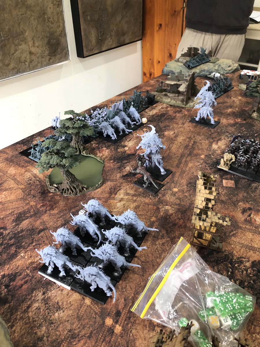 DumbleSnore86's tweet photo. Friend moves up hand gunners and gives my pigs the charge!
Everything else moves up recklessly https://t.co/mar0hYpGfF