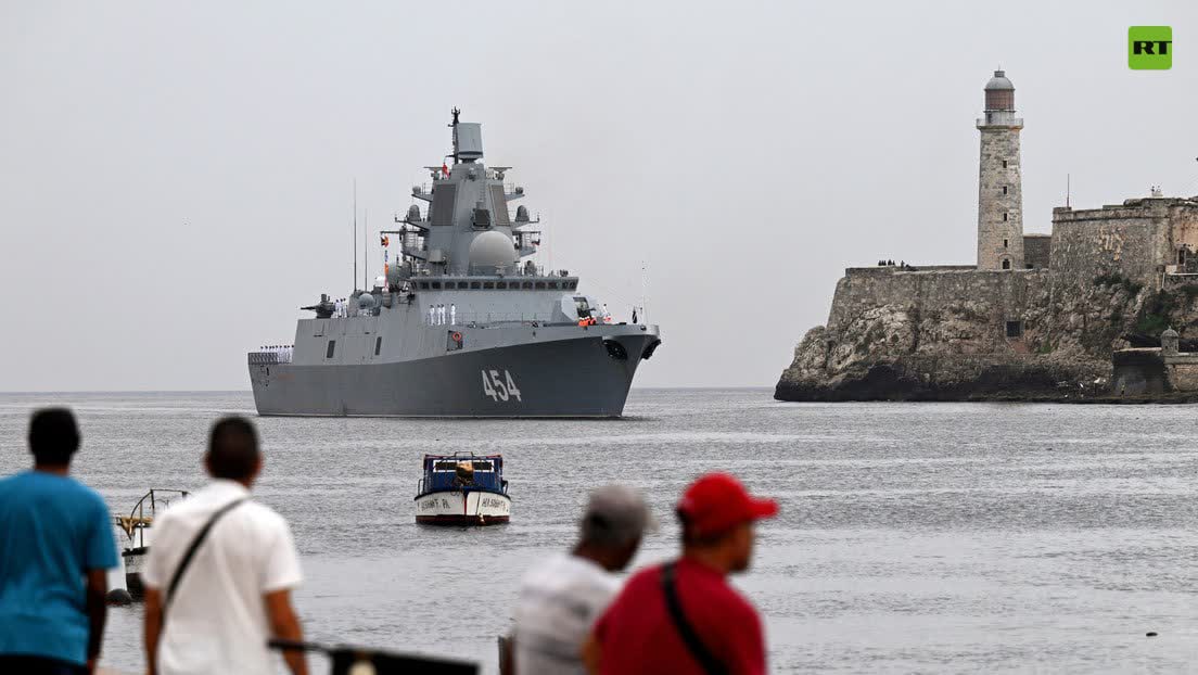 MinfarC's tweet photo. Fragata Admiral Gorshkov, una de las más modernas de Rusia.
Año de Construida en 2006
Dos turbinas de gas
Dos turbinas de diésel
Potencia: 65.000 HP
Velocidad : 29,5 N
Armamento:
Equipado con misiles hipersónicos Tsirkón
Alcance: más de 1.000 km
Velocidad: 9 veces sup. al sonido. https://t.co/4qwPC7fbqS