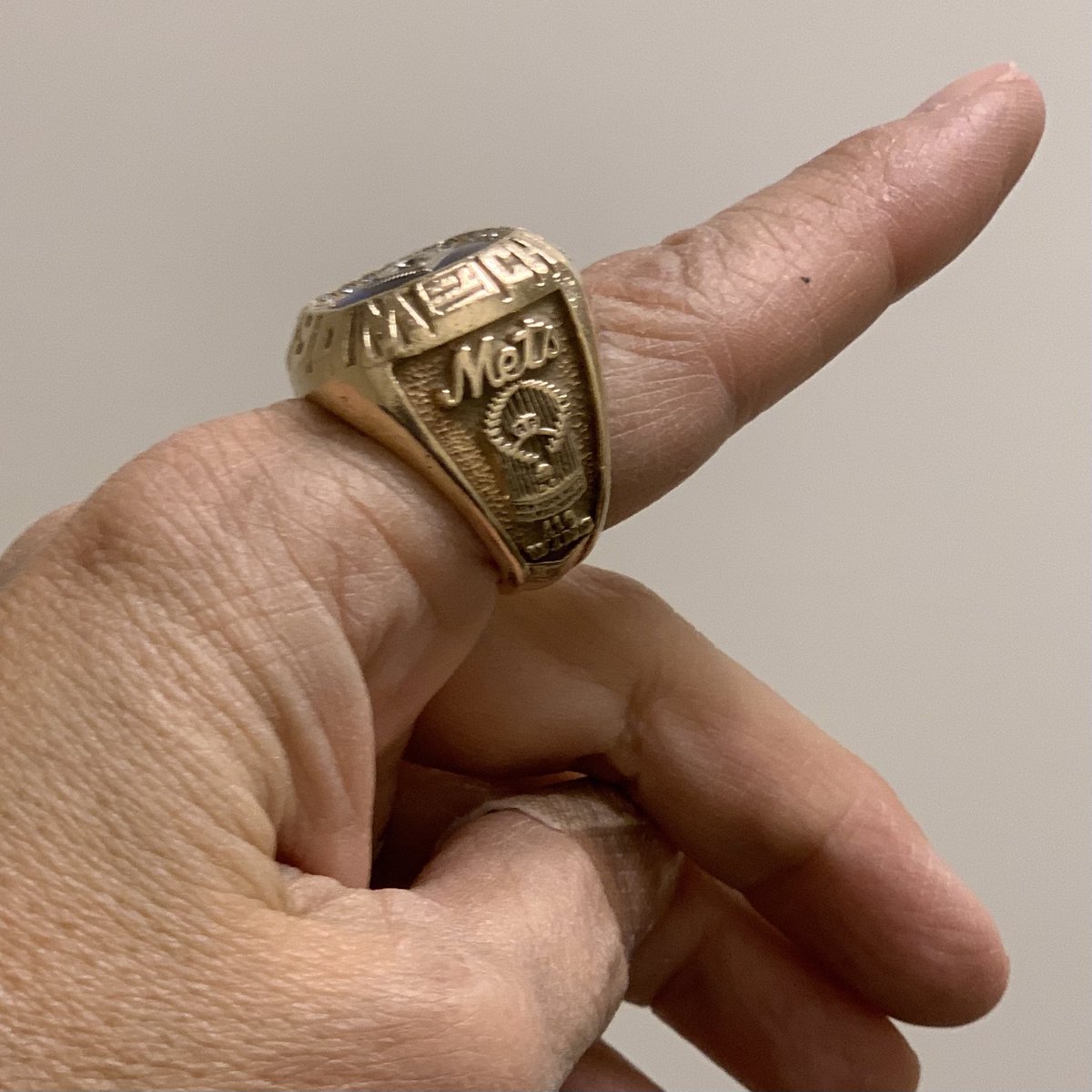 PDXKnitterati's tweet photo. @JulieTheCranky Sorry for the bad focus, but you get the idea. This has a half carat center diamond; players’ rings had a full carat. https://t.co/N9UDhRHf4I