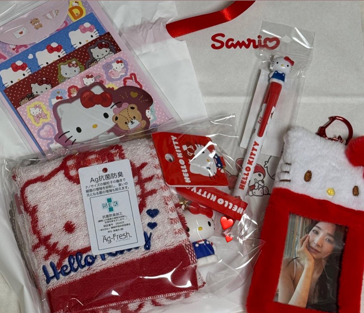haaru3012's tweet photo. ティパニ、プレゼントしたキティーちゃんつけてくれてる😭😭😭😭
11日CHICAGO終わりにプレゼントしたの❤️😭 https://t.co/ZH8FKlWC0A