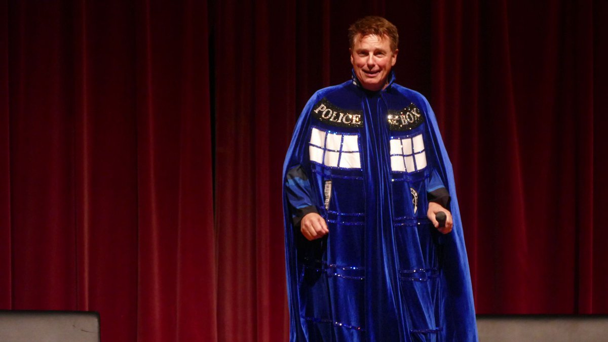 APGNZ's tweet photo. John Barrowman is eliciting the laughs here at #Wntergeddon! #APGLive #ArmageddonExpo https://t.co/RL1HT9tmrR