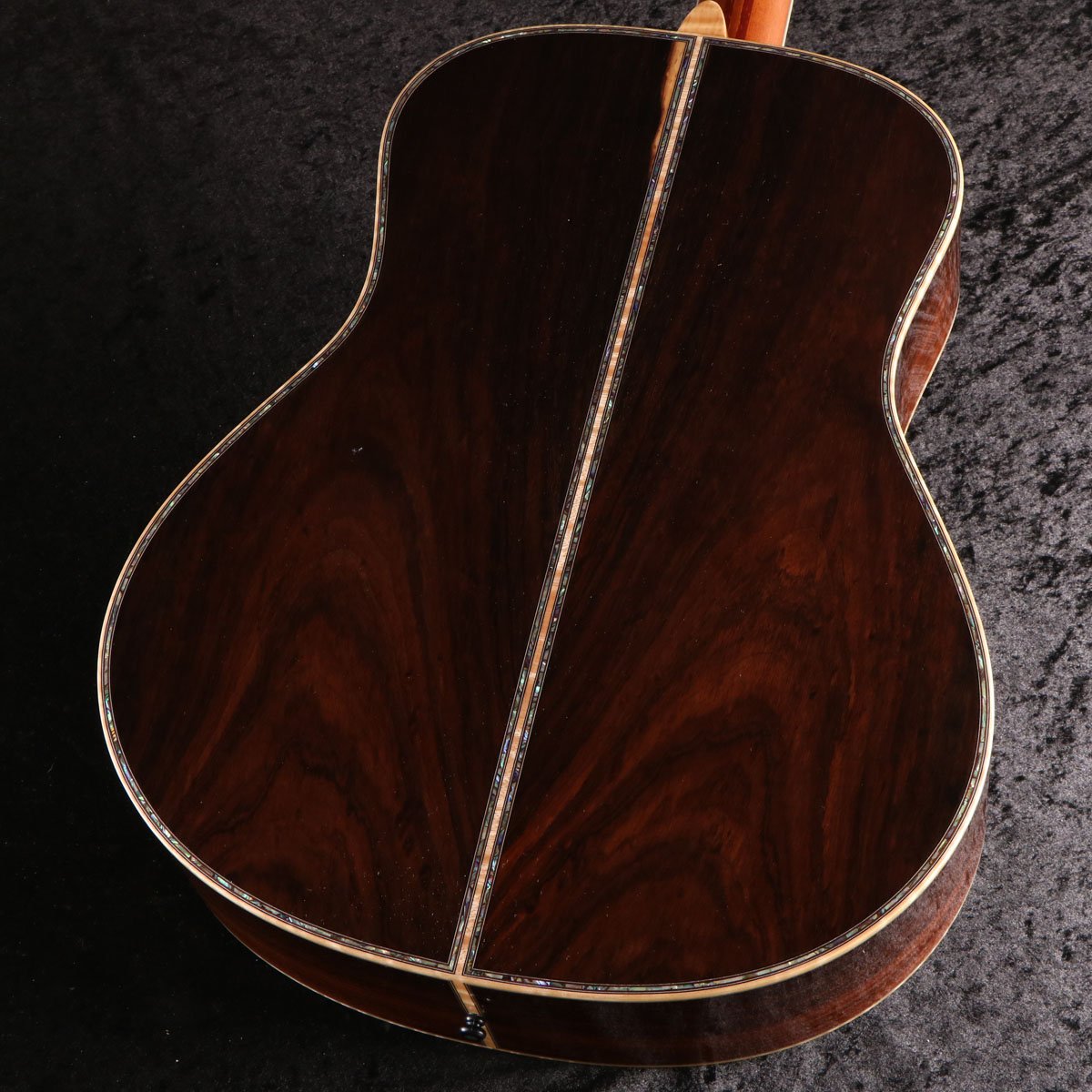 ishibashichamz's tweet photo. 御茶ノ水本店です。

新入荷！
YAMAHA / LL86 CUSTOM A.R.E【S/N 245】【御茶ノ水HARVEST_GUITARS】
https://t.co/ywZQXvvjNo

厳選された木材を使用し、熟練したクラフトマンが作り上げるハンドメイドの極みとも言えるモデル。

#yamaha
#ll86
#アコギ https://t.co/Ruehq24agN