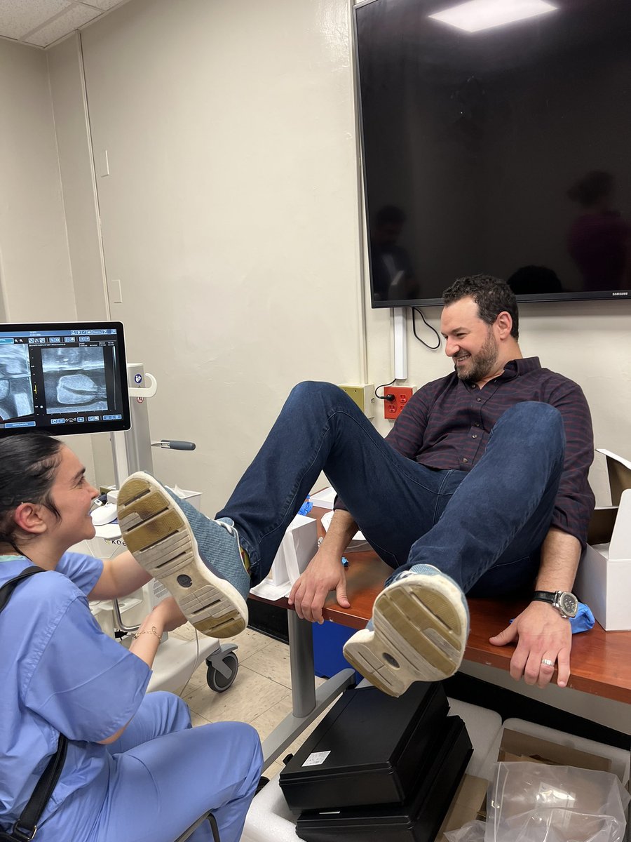 EvanKovac's tweet photo. Phenomenal @EmpireUrology intern bootcamp 2024! Kudos to my co-chair @awiner24 for his leadership, imagination and execution. Live demonstration of lithotomy position at no extra cost! @NjmsUrology @NJMSDeptSurgery https://t.co/Rgd1k3oqfs