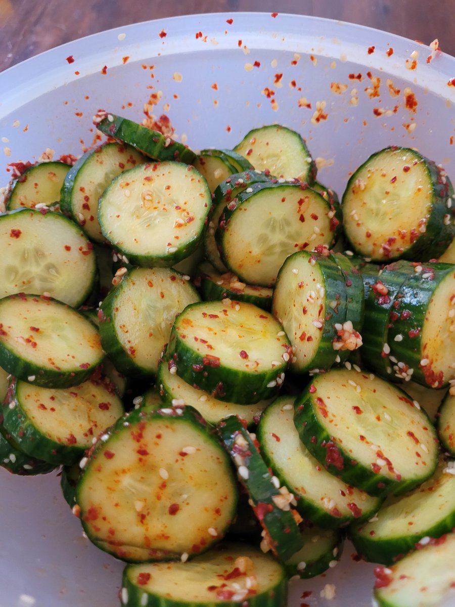 Jillysmurf's tweet image. Some things I've made recently:
Ground beef bulgogi bowl 
Fauxtisserie Chicken
TexMex Taco soup
Oi Muchim
#EatJin