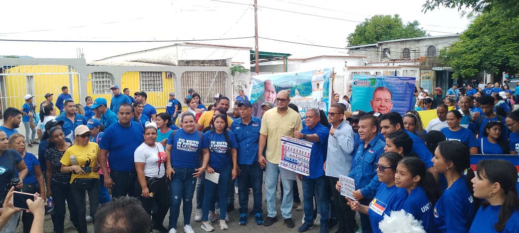 TinacoUnt's tweet photo. Este #14Jun con la presencia de nuestro Pdte. Regional Luis Villanueva, junto al Leg. Yesy Martínez y dirigentes regionales, alcalde de #LimaBlanco @pedroluisanchez y la PUD llevaron el mensaje de unidad y el respaldo al candidato Edmundo González, por los sectores de Corozal. https://t.co/udF1loCws7