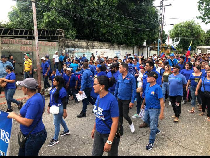 TinacoUnt's tweet photo. Este #14Jun con la presencia de nuestro Pdte. Regional Luis Villanueva, junto al Leg. Yesy Martínez y dirigentes regionales, alcalde de #LimaBlanco @pedroluisanchez y la PUD llevaron el mensaje de unidad y el respaldo al candidato Edmundo González, por los sectores de Corozal. https://t.co/udF1loCws7