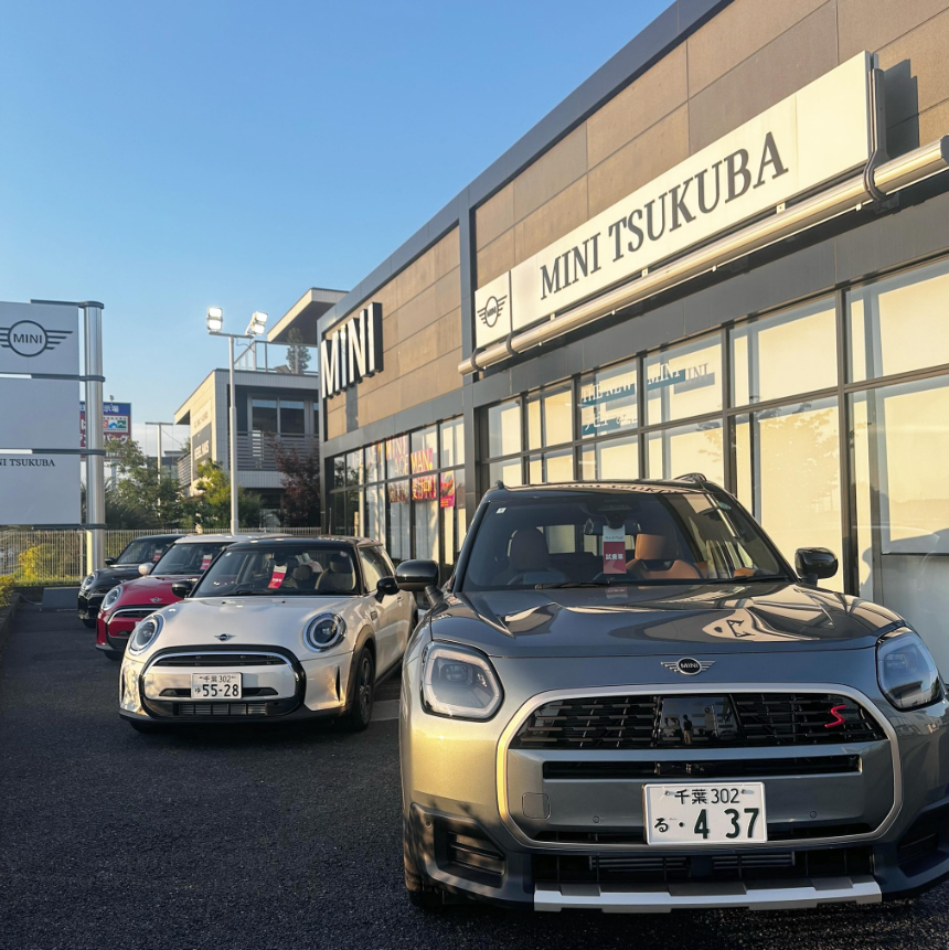 GlanzMini's tweet image. 【MINIつくば】
お店の前に並んでいるMINIたちの
展示の仕方を変えてみました🌟
いかがでしょうか？☺️

これらのMINIは試乗ができますので
お気軽にお立ち寄りください🚗

皆様のご来場心よりお待ちしております😌

#miniつくば #miniのある風景 #miniのある生活 #miniのある暮らし