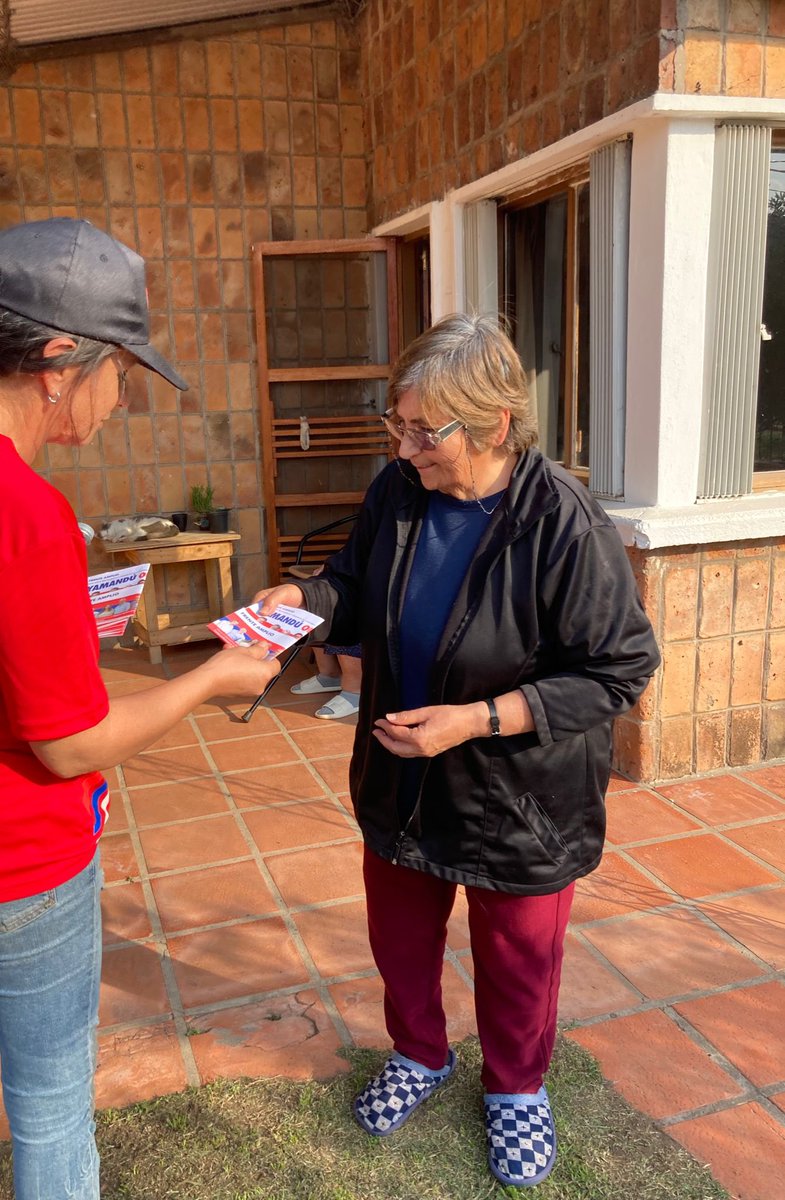 mpppaysandu's tweet photo. Hoy la 609 se fue a Guichón a repartir las listas y mucho material. 
Como siempre gracias a quienes nos abren las puertas para charlar un rato. 

#OrsiPresidente #ConOrsiVolvemos #VuelveLaGente https://t.co/J6PodBahyu