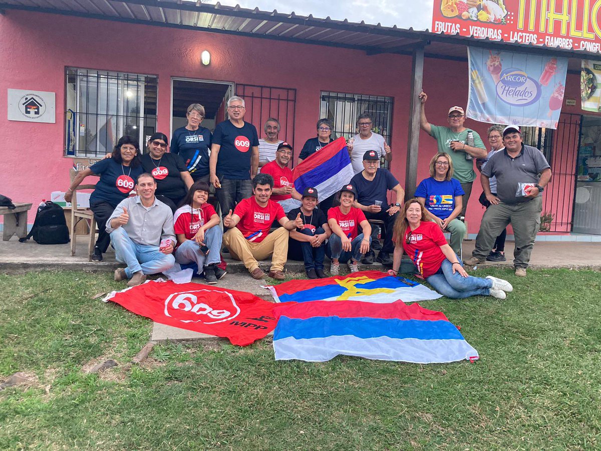 mpppaysandu's tweet photo. Hoy la 609 se fue a Guichón a repartir las listas y mucho material. 
Como siempre gracias a quienes nos abren las puertas para charlar un rato. 

#OrsiPresidente #ConOrsiVolvemos #VuelveLaGente https://t.co/J6PodBahyu