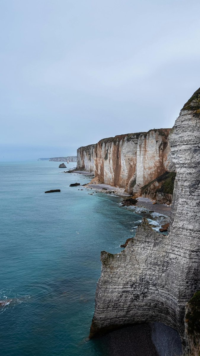 LoveSongs4Peace's tweet photo. Beautiful steep cliffs of Etretat in Normandy, France  🇫🇷 https://t.co/JyYwhW8I5a