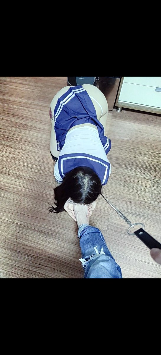 MckerlieTe16612's tweet photo. 贱母狗们，还不赶紧来趴到爸爸脚下被爸爸调教吗？犹豫不好意思的点赞我找你 #露出 #调教 #任务 #母狗 #反差 #女高 https://t.co/I6aOkl9Wg7