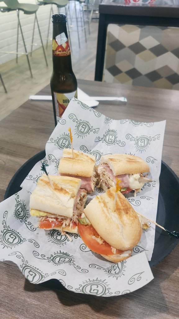 Un día madre me dijo: " ...en esta vida se vino a hacer feliz y comer rico..."