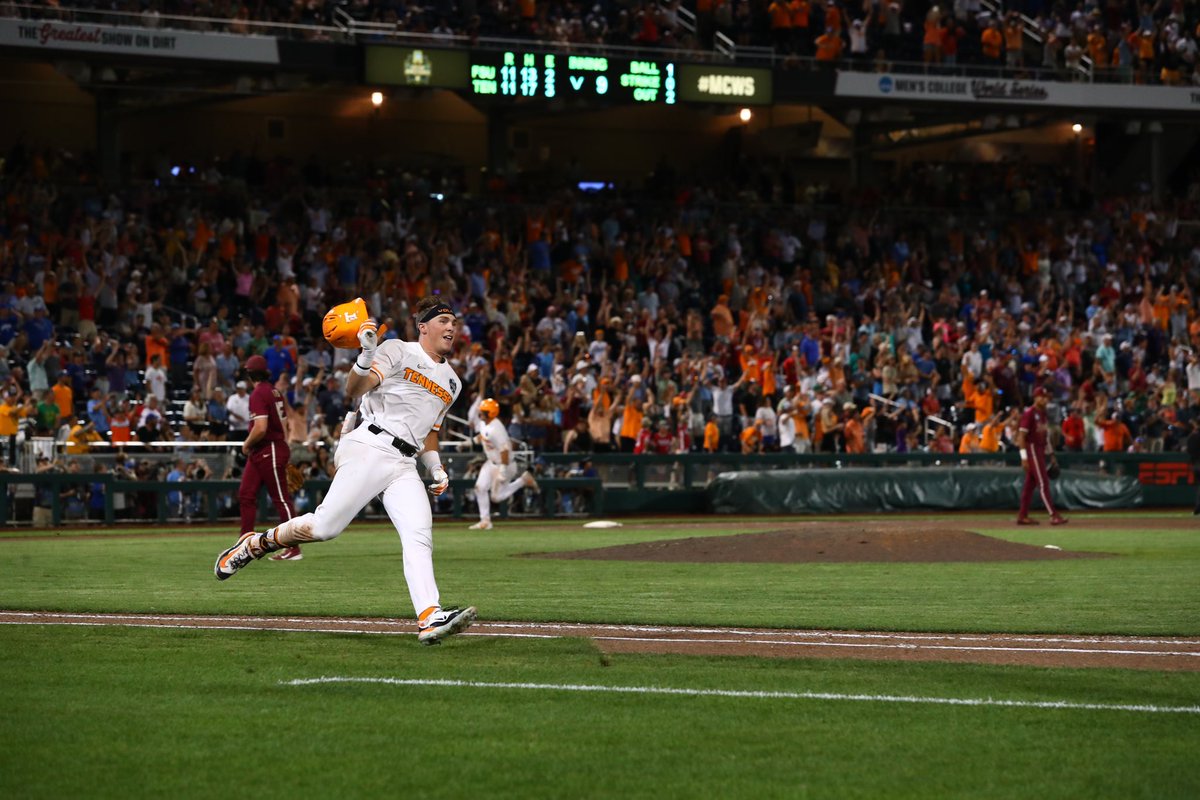 Vol_Baseball's tweet photo. WHAT A MOMENT!!

#GBO // #OTH // #MCWS // #VOLSWIN https://t.co/6ayPuX4g7r