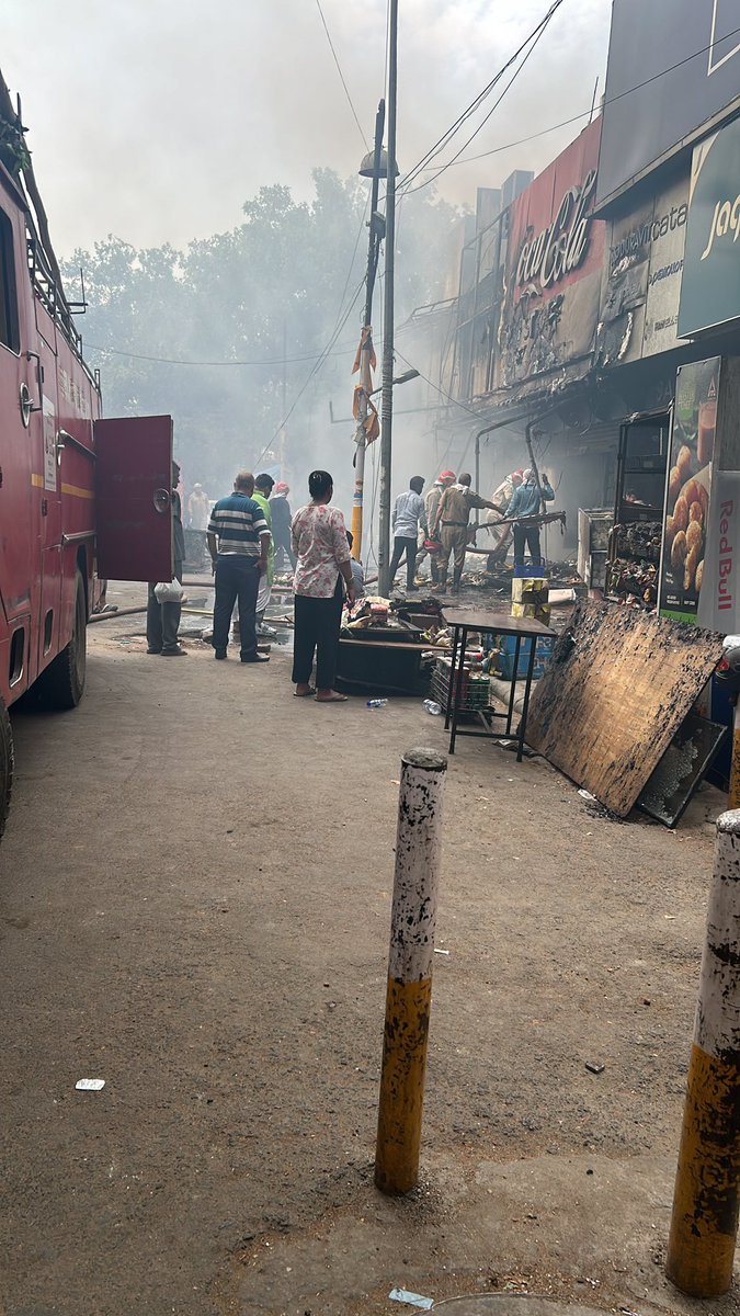 At 4 am this morning a fire broke out in Vasant Vihar’s biggest C Block Market. Many shops were completely gutted. It is believed that a short circuit caused the fire. Fortunately no one was hurt. 6 fire brigades helped put out the fire.