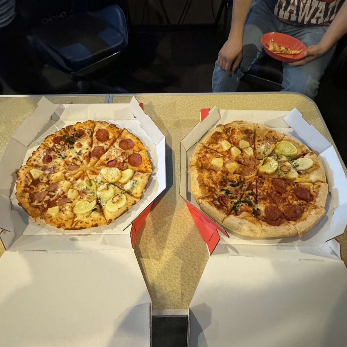 onegamesuzuka's tweet photo. 今日はピザパーティーを開きました🍕😊

みなさんが、笑顔で食事をとられていて、楽しく過ごすことができました😄

#onegame鈴鹿　#就労継続支援b型 https://t.co/PtZO05LmTa