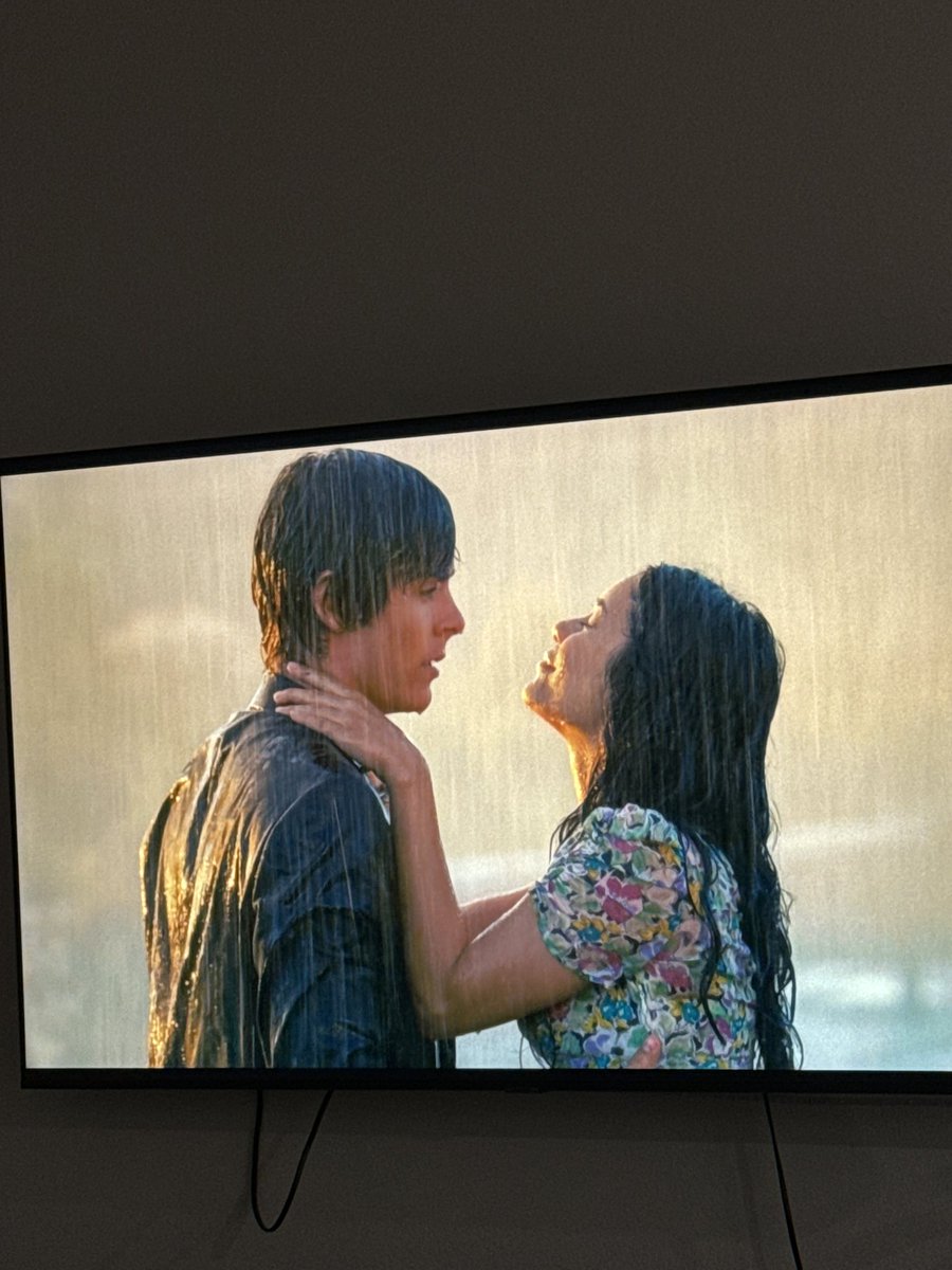 Elanacaceres's tweet photo. real cinema https://t.co/5SUNIhN3le