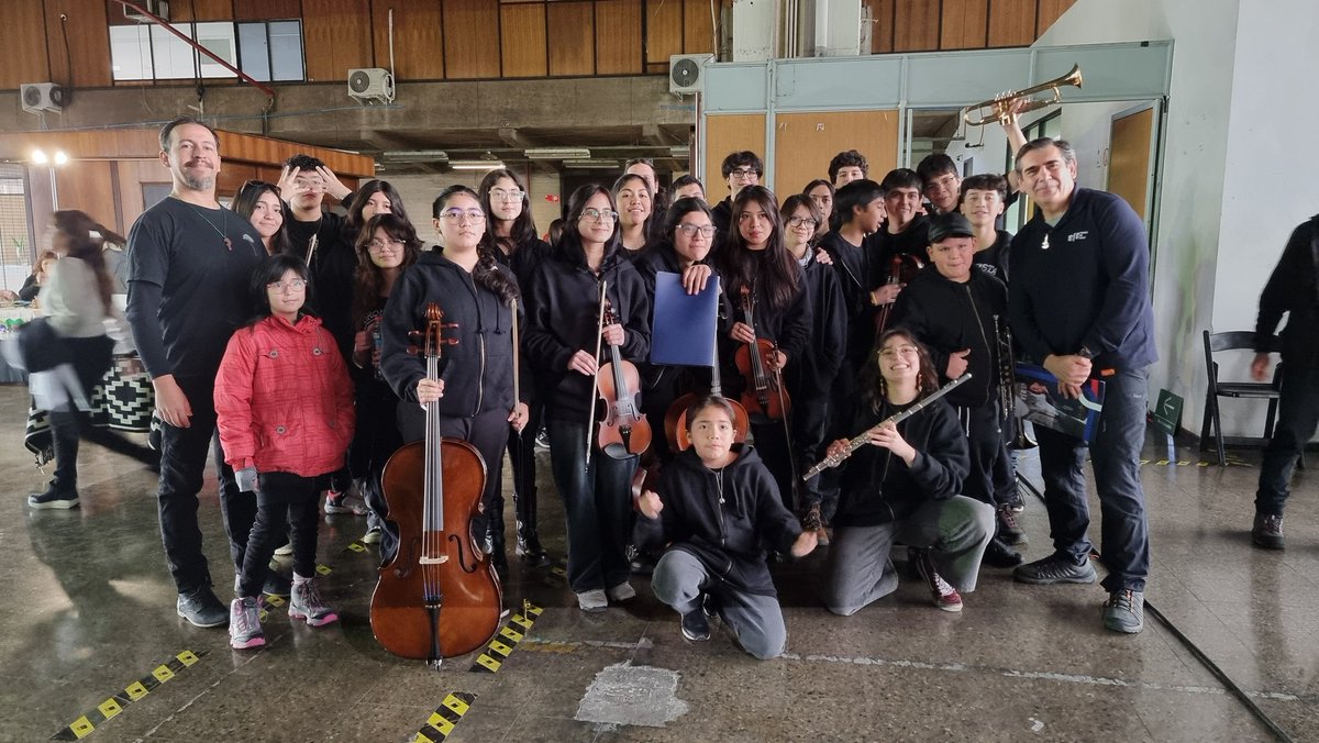 AkuchaPlateria's tweet photo. Fachiantü #hoy gran #conciertosolidario organizado por @EFETrenesChile junto @sip_colegios y la Orquesta Instrumental de Lonquimay @MuniLonquimay se regalaron pu Wanko Mapuche realizado por Familia Neipan #AltaArtesania #territorio #Pewenche #CulturaViva #TallerAkucha
🌱🍃🎶🎵💙 https://t.co/rtf4dJ9CPl