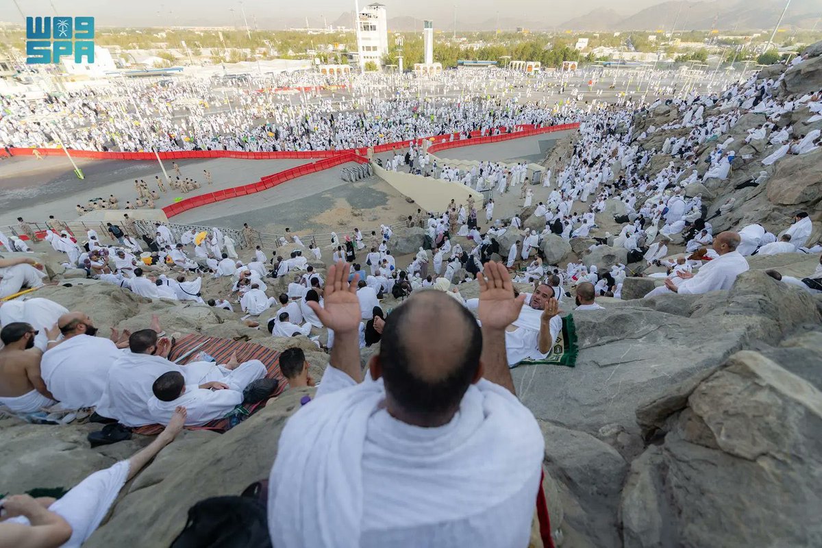 Journey of a lifetime!

Hujjaj pour their hearts to their Lord in Arafat

#Hajj