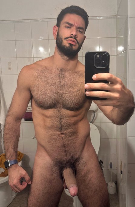 A quien veo en baires el finde que viene ? 😈  https://t.co/btkp1iMmP4 https://t.co/y3D8P9Njmn