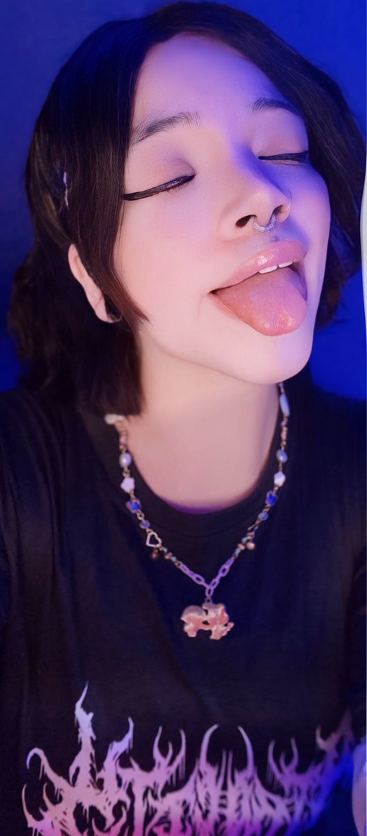 DecklynnM00's tweet photo. 🥨 #Decklynnmoo #blackhair #emooo #ekid #prettyboy #femboy https://t.co/t74x52XJR7