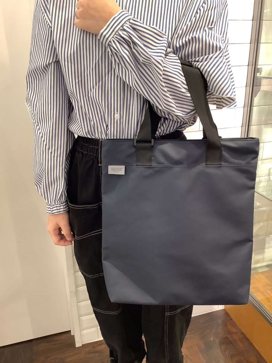 収納力の高さとシンプルなデザインが人気のインナーキャリング。雨の日が増えるこの季節には、水を弾く生地に止水ファスナーを採用した「インナーキャリング 撥水」シリーズが最適。通勤・通学に役立つアイテムが揃っています。＃インキャリ ＃父の日