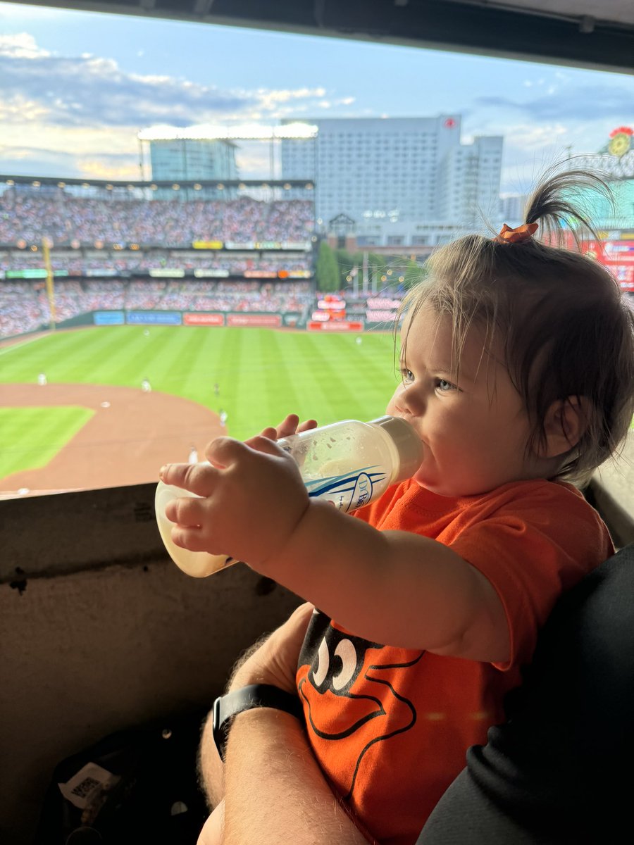Maddie’s first Orioles game courtesy of my RM Softball family 🧡🖤

Had to tap out during the rain delay, but we had a blast 😴😴