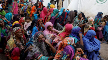 پاکستان کی آبادی 16.3 فیصد اضافے سے 241.5 ملین تک پہنچ گئی، تیزی سے شہری کاری اور خواتین کو بااختیار بنانے کے اقدامات کو نمایاں کرنا

 • پاکستان کی آبادی میں 2017 سے 2023 تک 16.3 فیصد کا نمایاں اضافہ ہوا ہے، جو آزاد جموں و کشمیر اور گلگت بلتستان کو چھوڑ کر 241.5 ملین تک پہنچ گئی