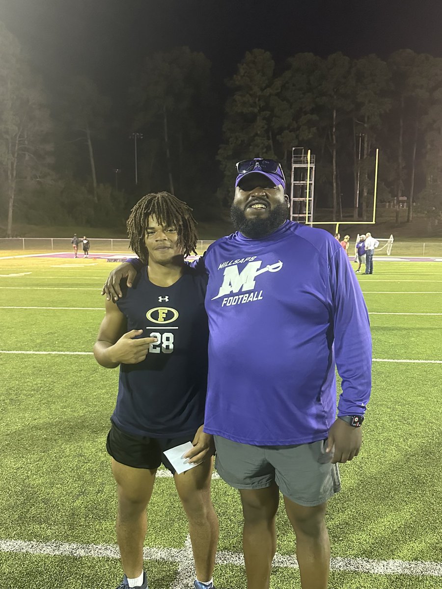 JLD______'s tweet photo. After a great camp and talk with coach @CoachBapDL  I’m blessed to receive my first offer from @MajorsFootball https://t.co/twJn7BWFBm