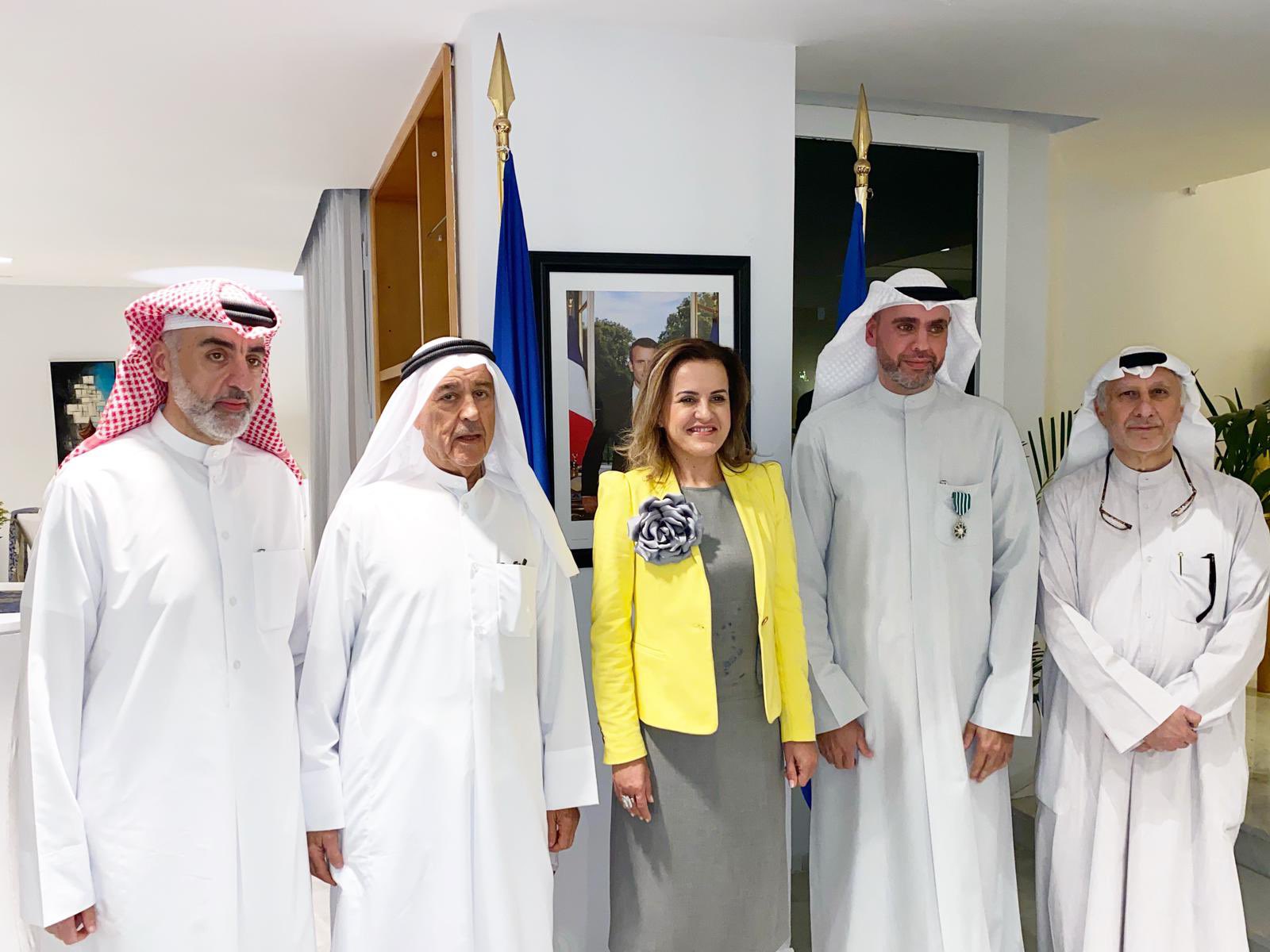 دار الحِكمة on X: "تم تتويج وسام رتبة فارس في الثقافة والآداب من جمهورية  فرنسا 🇫🇷 للدكتور حسن اشكناني استاذ الانثربولوجيا وعلم الآثار - جامعة  الكويت وذلك في منزل سعادة سفير فرنسا