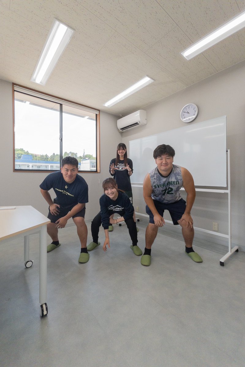 今日の全館清掃は金沢大学アメフト部エバーグリーンさまにお手伝いいただきました🏈
＠EVERGREEN__af 

特にトイレは、長い時間をかけて隅々まで磨き上げてくださって。見つからないようにこぼれ落ちる涙を拭きました。ありがとうございました！