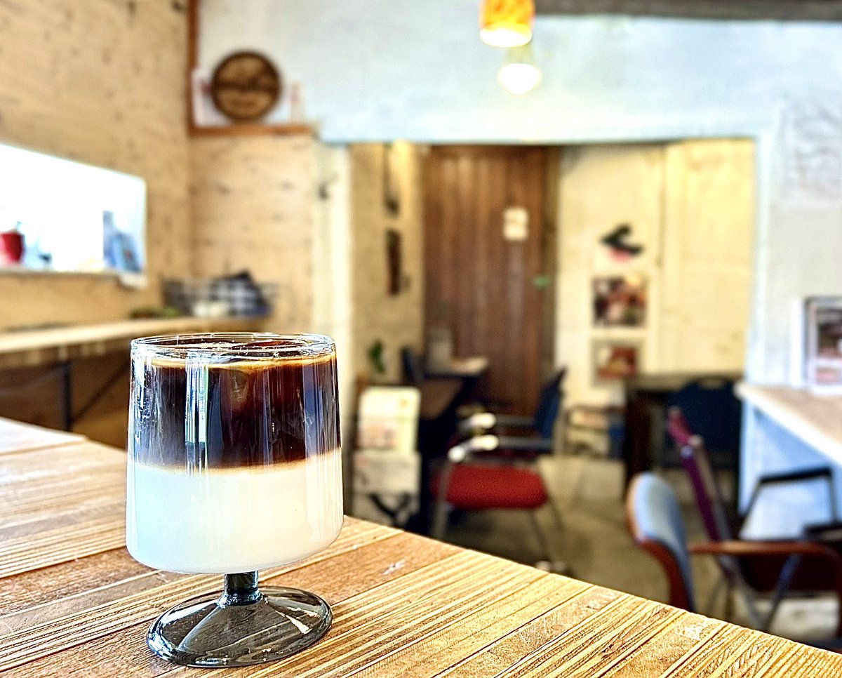 empirecoffee1's tweet photo. どうも　森本です

最高の天気の中
美味しい淹れてます！

暑い日には水出しコーヒーも最高
変わり種のアイスカフェオレも
いかがでしょう☕️

本日も20:00まで美味しいの
淹れてます☕️ https://t.co/f1Xcs1pv7g