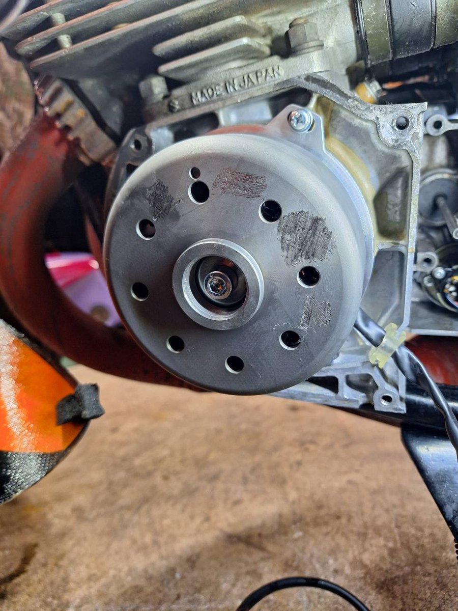 gt380cbx400's tweet photo. GT380フライホイール化
レギュレータ+レクチャセット

電圧安定
強化型なので長持ち
軽量もされてるので
クランク軽くなり回りが良くなります
レスポンスも良くなりました

スズキの電圧の不安がなくなりましたよ😏
買って正解の商品だと思います！
気になる方はDMでもコメントでもください😙 https://t.co/QSZuaHif1e