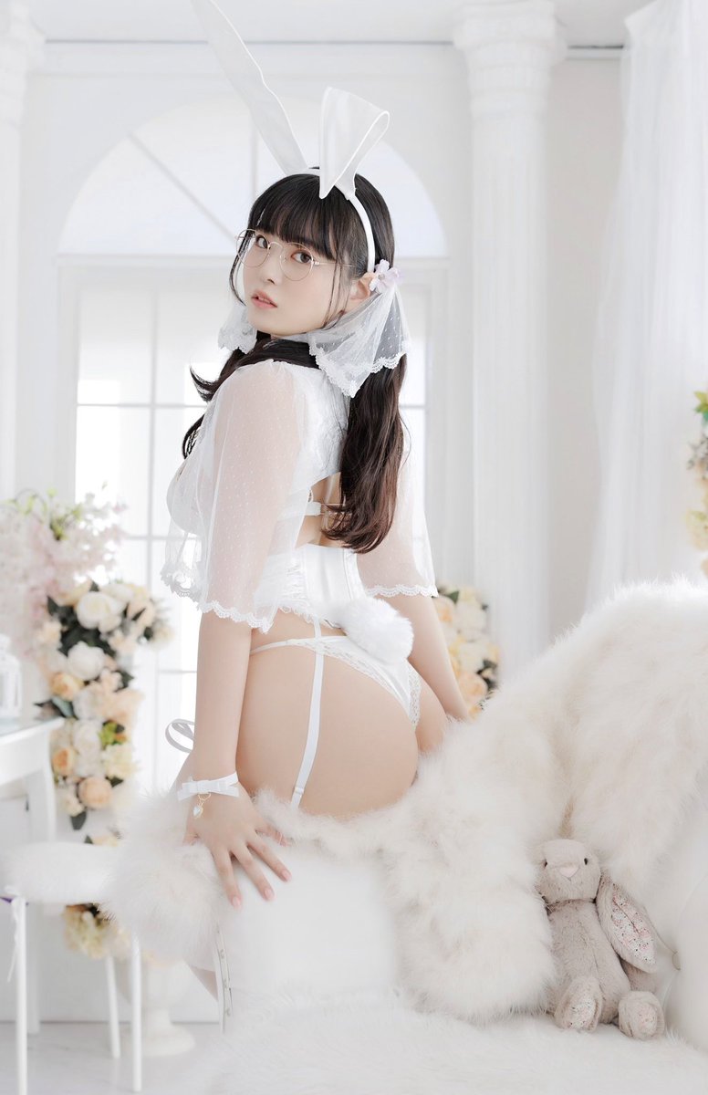 #これを見た人はバニーガールをTLに放流しよう
#東雲うみ
うみちゃんバニーは黒だけじゃないのよ😍 https://t.co/gCZEC78J5w