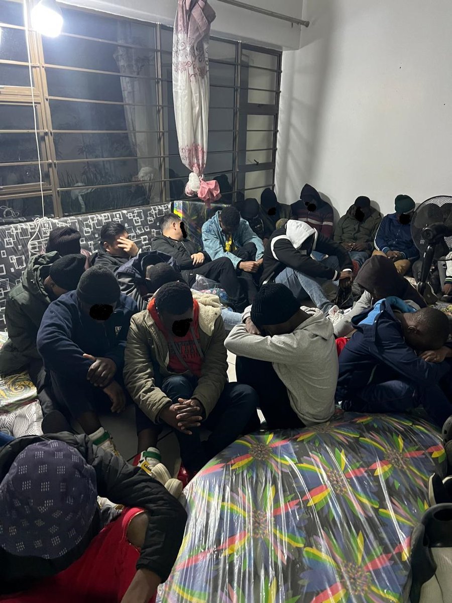 SAPoliceService's tweet photo. #sapsGP Police from Gauteng Organised Crime Investigation Unit arrested forty-three suspected illegal immigrants and two South Africans on 14/06 after the discovery of a house in Sandton where counterfeit sim cards are manufactured. NP
https://t.co/bxx6g6iYug https://t.co/di0Db0P19g
