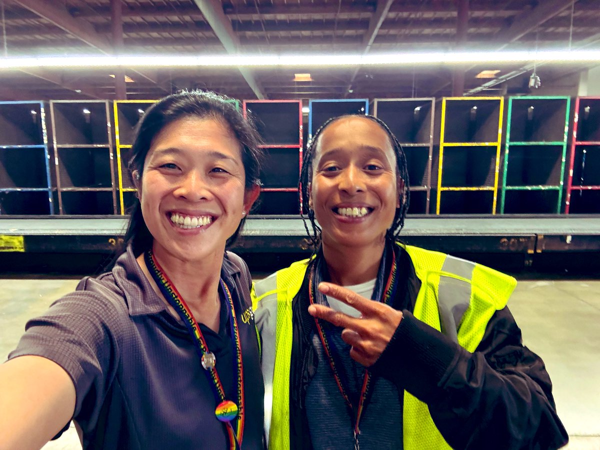 ChristineT52317's tweet photo. San Gabriel reppin!! Happy wear your pride day! However you pride itโs perfect! ๐ณ๏ธโ๐๐ณ๏ธโโง๏ธ๐ #pridemonth #wearyourpride #upspride https://t.co/QUGo53jVfU