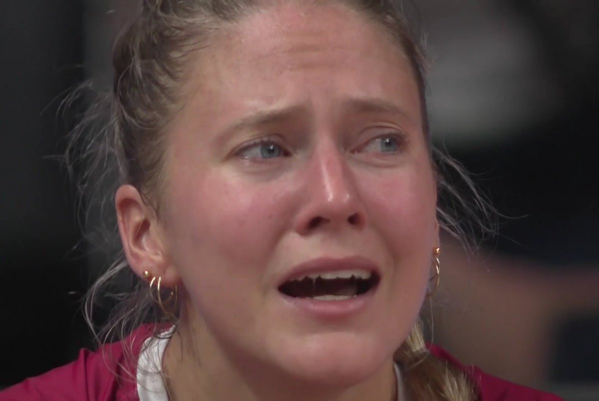 ToFlyVolleyball's tweet photo. A crise de choro da Brie no pós-jogo 😟 https://t.co/3NEGMXrEWa