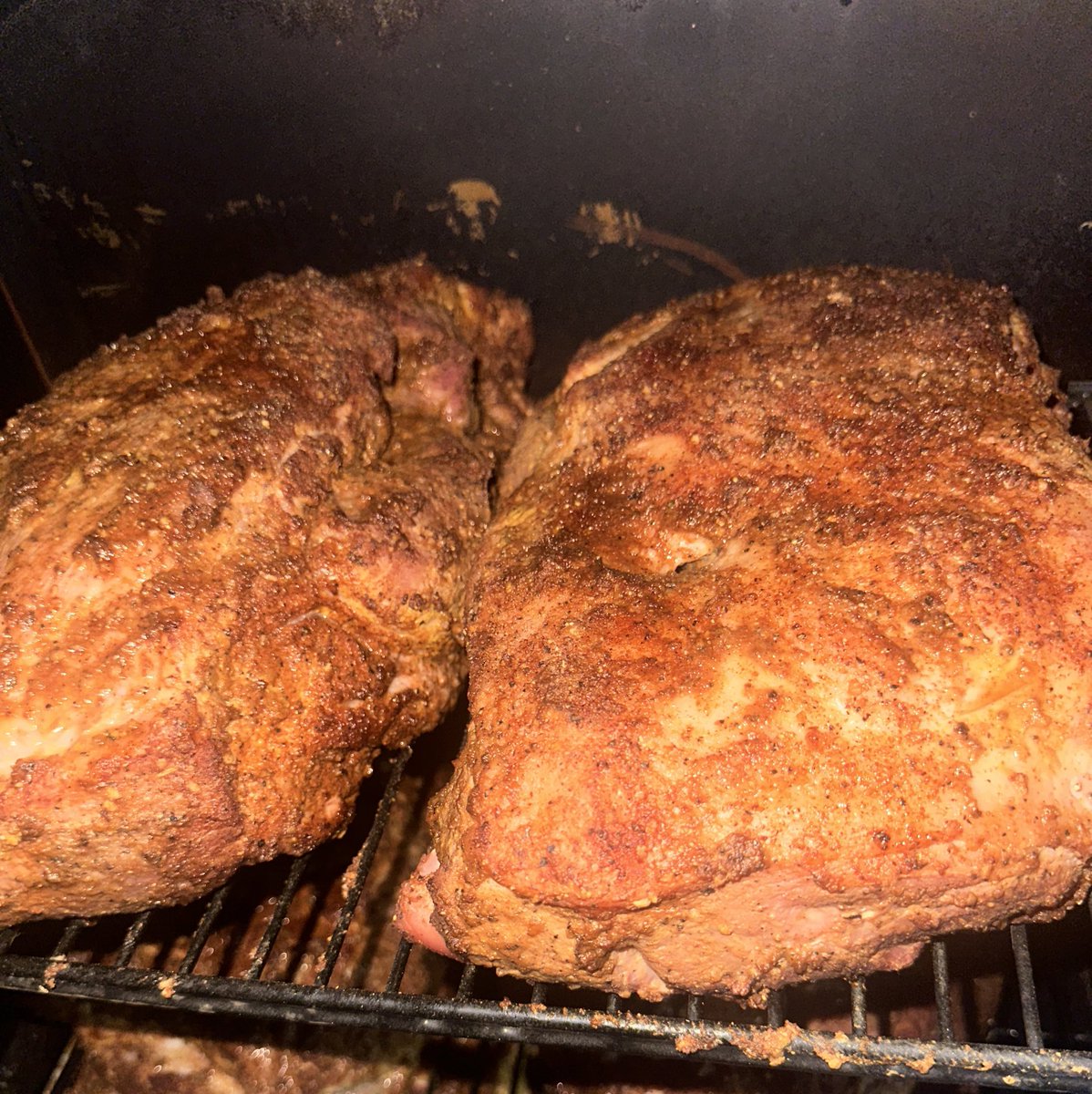 jr030585's tweet photo. Smoking some Pork Butts! Pulled Pork ETA 12-14 hrs https://t.co/XFLJqqSVoI