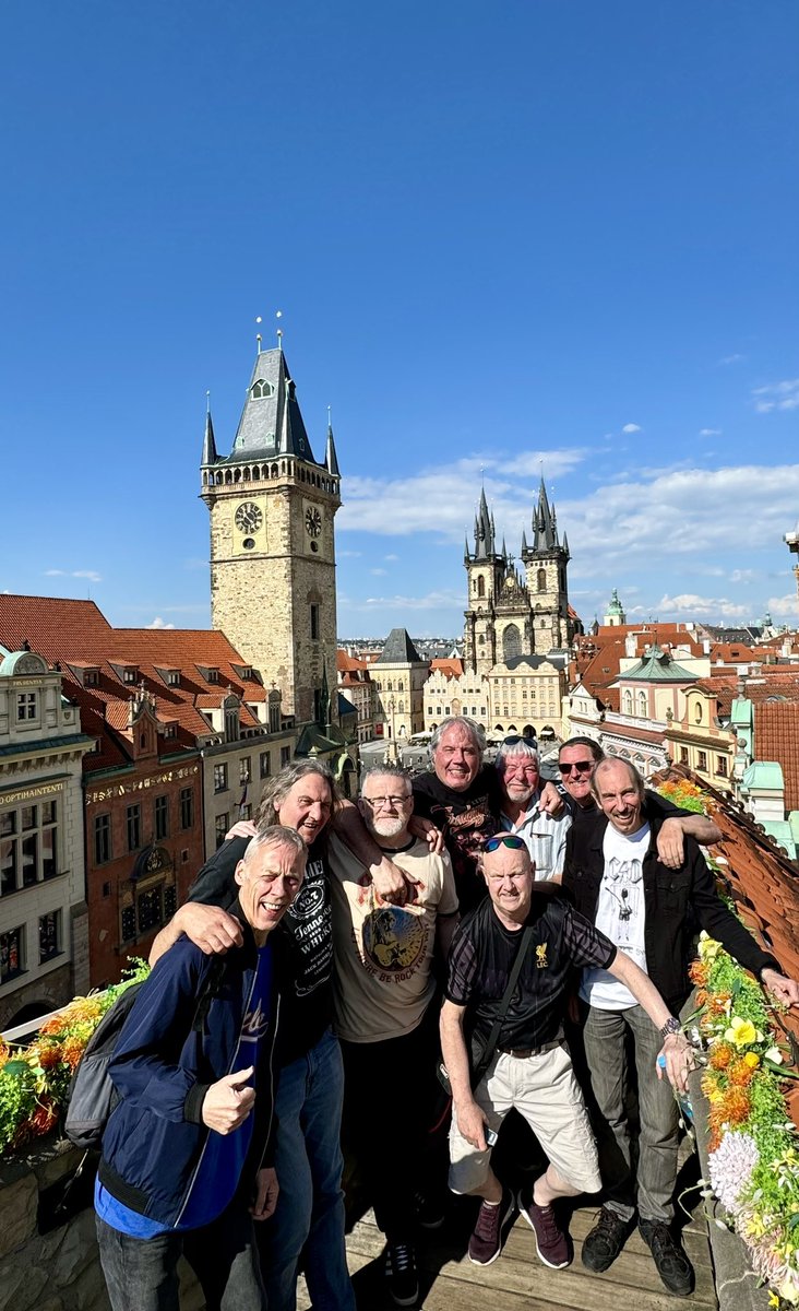 Yozzerhuge's tweet photo. Lads day out https://t.co/bvBISYid1O