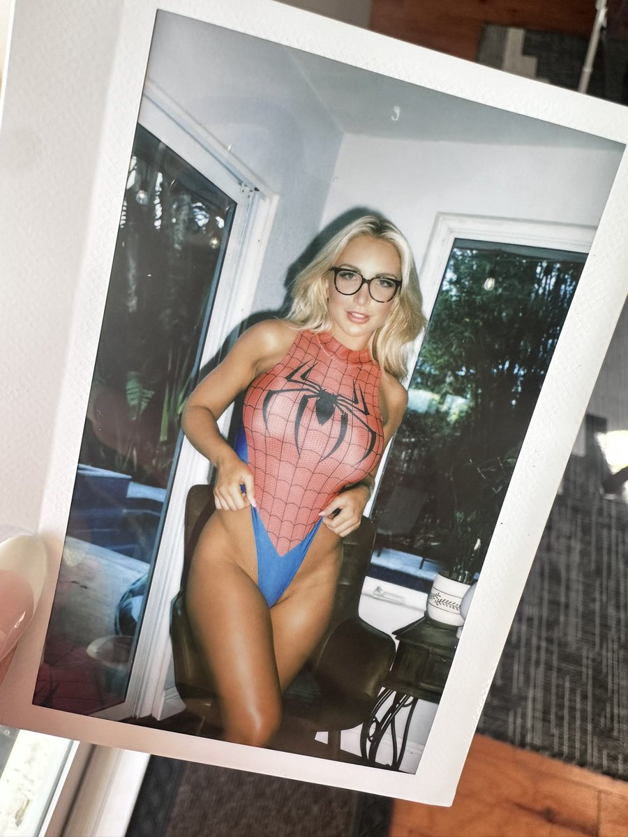 🕷 🕸 did my first lil cosplay 