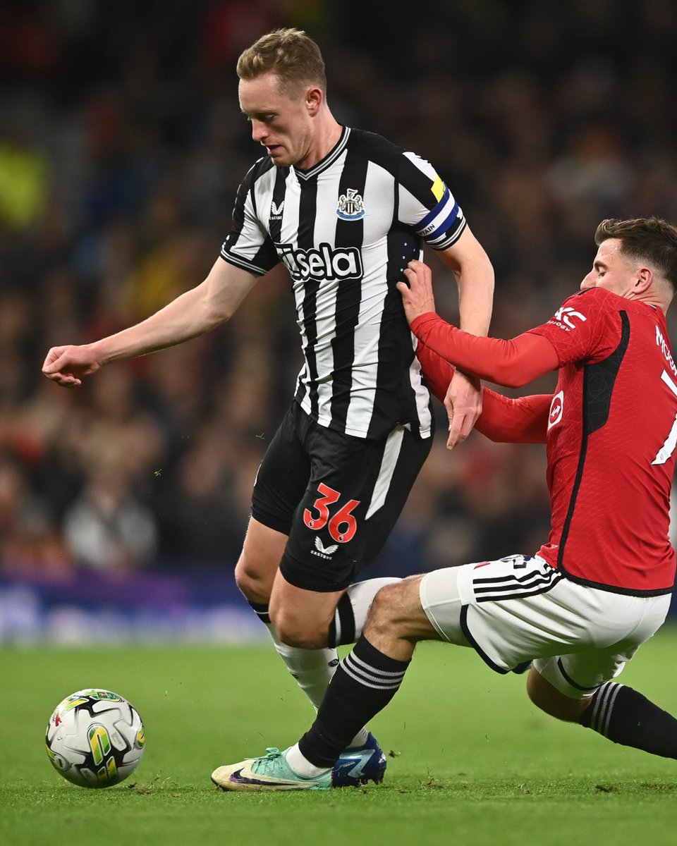 Magpie24_7's tweet photo. Sean Longstaff has just 12 months left on his contract at the club, is £15m a good deal for him right now or will Eddie get a new deal sorted? 

He played the fourth most amount of minutes last season so Eddie clearly likes and trusts him 🤔

📈 MOST LEAGUE MINUTES
1. Bruno Guimarães, 3689
2. F. Schär, 3467
3. A. Gordon, 3232
4. S. Longstaff, 3123
5. D. Burn, 3073
6. K. Trippier, 2537
7. A. Isak, 2507
8. M. Dúbravka, 2271
9. M. Almirón, 2165

#NUFC #NUFCFans #Newcastle