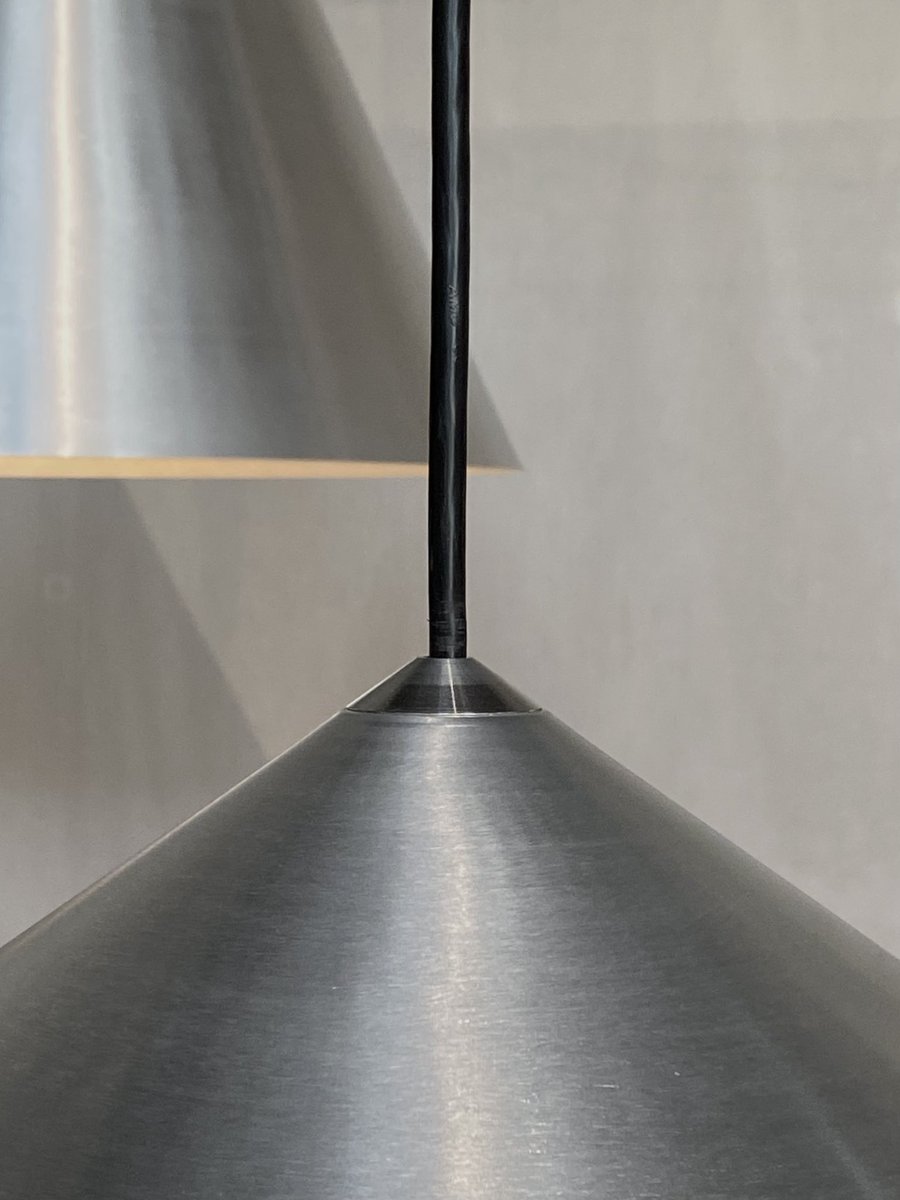 ononaoki's tweet image. スウェーデンの照明ブランドWästbergの照明。存在感のあるサイズとアルミの仕上げが◎。デザインはスウェーデンのClaesson Koivisto Rune。同じくDesign/Dialogueにて。

#3daysofdesign レポ10