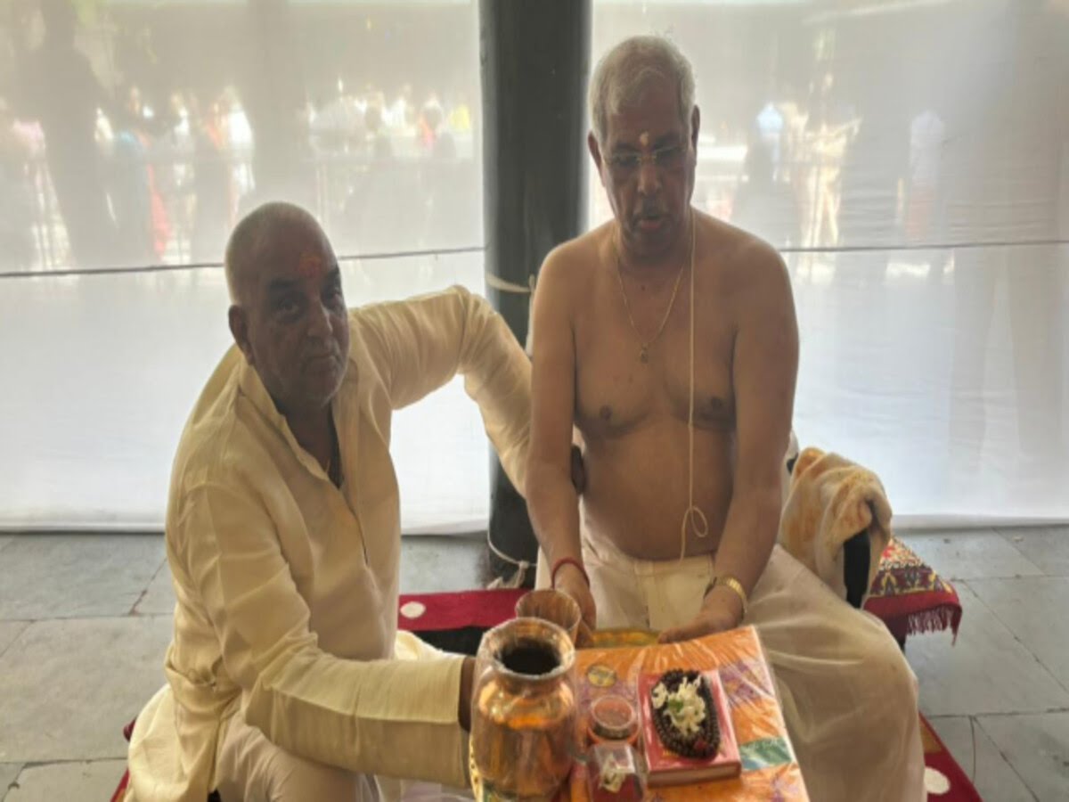 आरएसएस का कार्यकर्ता बनकर काम कर रहे राज्यपाल आर्लेकर को हटाओ और बिहार को आरएसएस के ब्राह्मणों  से बचाओ!
<a href="/China_Amb_India/">Xu Feihong</a> 
@HiroSuzukiAmbJP 
<a href="/Indiainbhutan/">India in Bhutan</a> 
<a href="/EONIndia/">Nepal Embassy, India</a> 
<a href="/MyanmarEmbDelhi/">Myanmar Embassy New Delhi</a>
#KickoutGovernorOfBihar