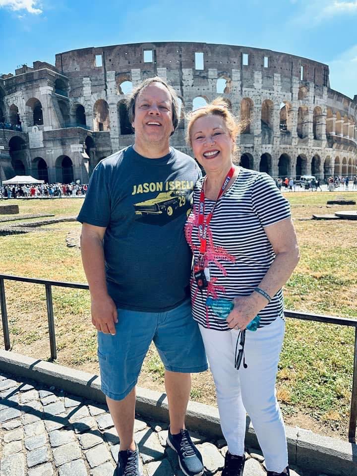 myagentmickey's tweet photo. @JasonIsbell They loved my shirt in Rome! https://t.co/8rjKRPEIZN