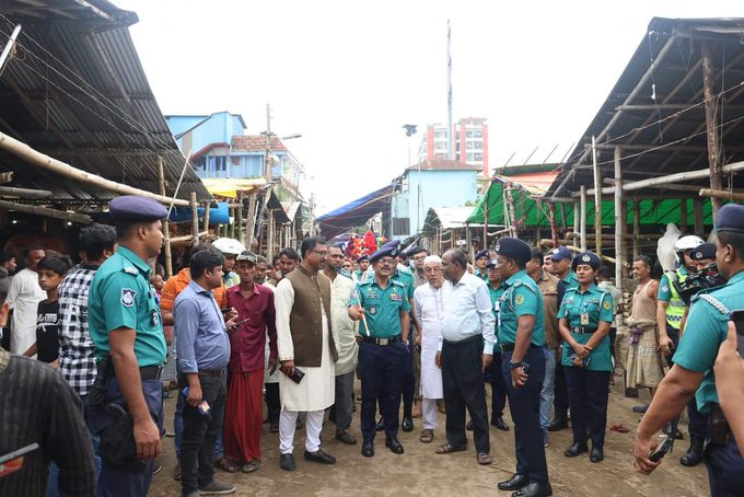 চট্টগ্রামে পশুর হাট পরিদর্শন করলেন সিএমপি কমিশনার