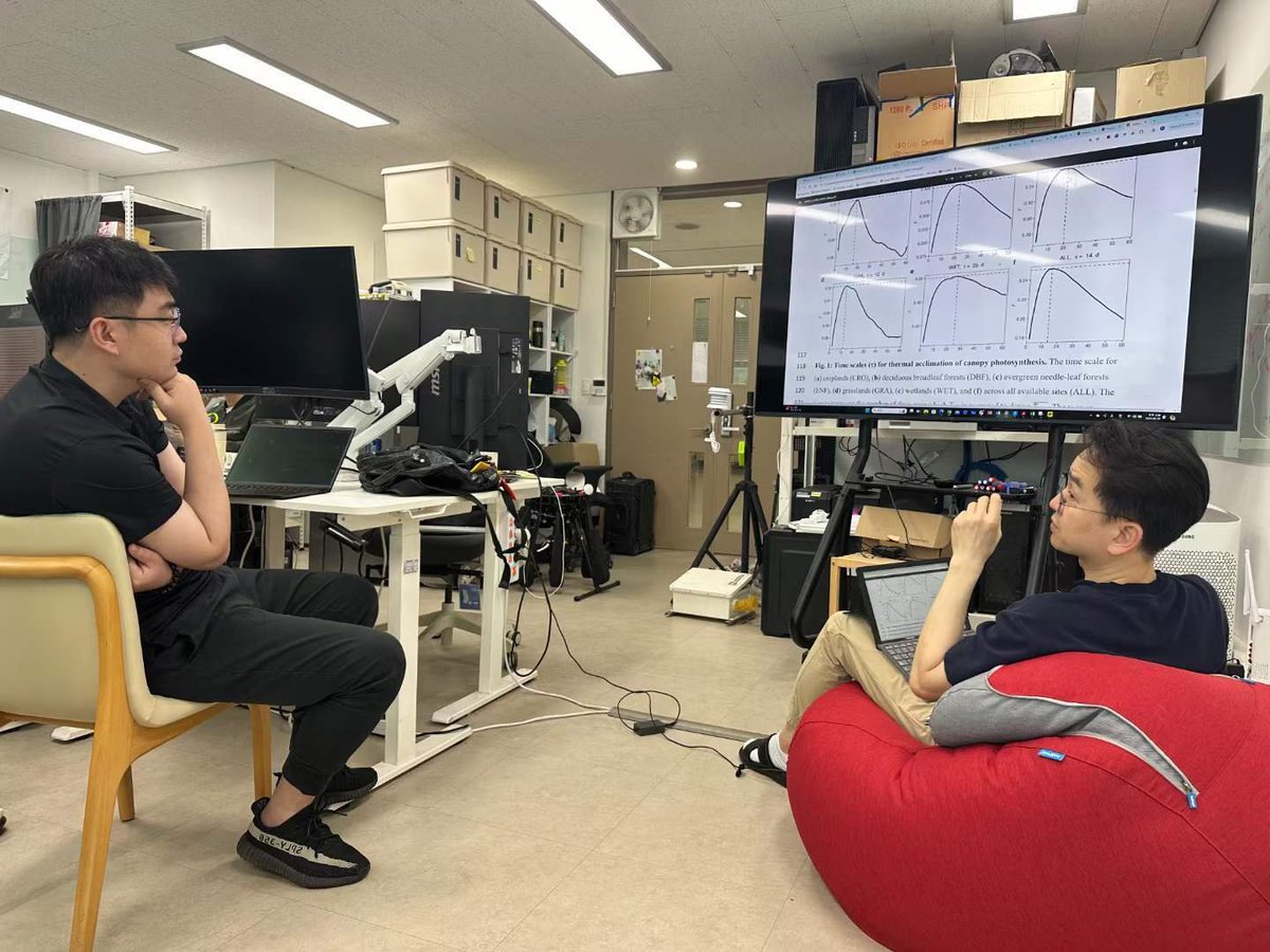 We had great time with <a href="/LeiFan67778814/">Lei FAN</a> We discussed C loss from forest degradation in his last day. Have a safe trip back to home ✈️

<a href="/SeoulNatlUni/">Seoul National University</a> <a href="/snucals1/">Seoul National University CALS</a> <a href="/ChanghyunChoi13/">Changhyun Choi</a> <a href="/TK_EcoSensing/">Tackang_RyuLab</a> <a href="/FengHuaize/">Ze</a> <a href="/wanlian67113198/">Liang Wan</a> <a href="/XingLi_rs/">Xing Li</a> <a href="/ciais_philippe/">Philippe.ciais</a> <a href="/JWigneron/">JP WIGNERON</a>