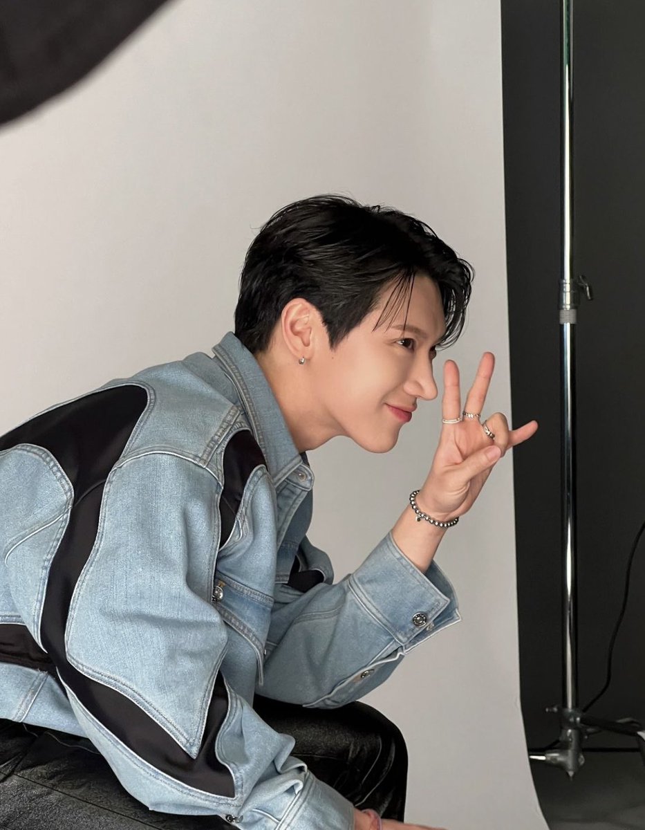 PPTT_1001's tweet image. Handsome #tenlee_1001
น้องเตนล์พรีเซนต์รองพื้นยังไงให้หล่อมากที่สุดขนาดนี้

TEN FITME LOVE ​ 
#TENxMAYBELLINE    
#TENXMAYBELLINEFITME